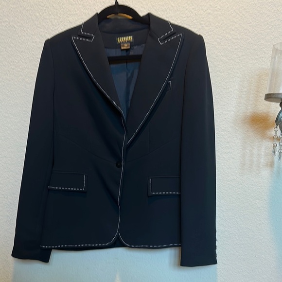 Black and White Structured Blazer with Notched Lapel - Picture 3 of 12